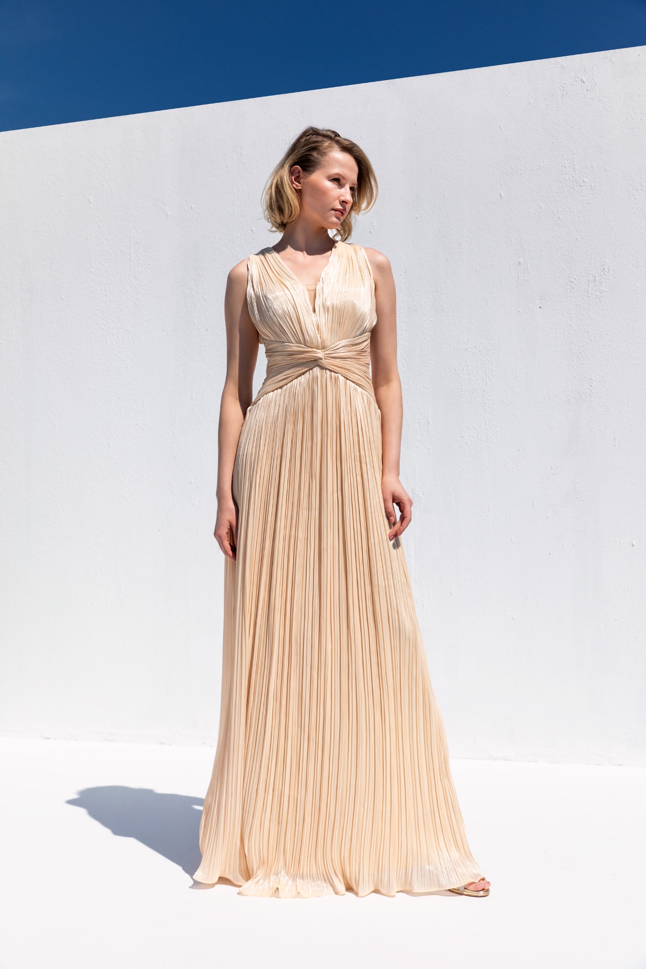Champagne pleated satin V-neck sleeveless gown with knotted waist